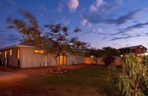 Exmouth House | Cozy Pet-Friendly Holiday Home at 9 Skipjack Circle
