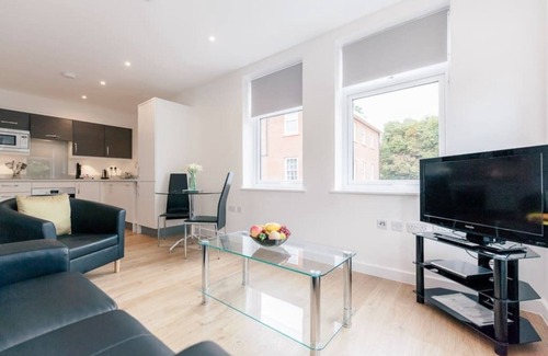 Leatherhead Apartment | Cozy 9 Swan House: Family-Friendly One Bedroom Retreat