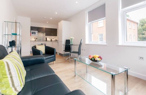 Leatherhead Apartment | Cozy 9 Swan House: Family-Friendly One Bedroom Retreat