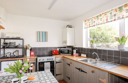 Gallt Y Foel Cottage | Cozy 9 TY DU ROAD: Pet-Friendly Retreat with Open Fire