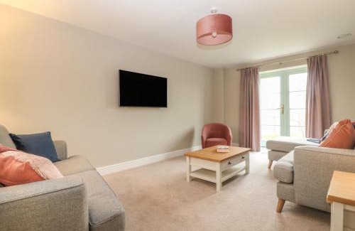Burford House | Family-Friendly Retreat at 9 Windrush Heights - Rated 9.8