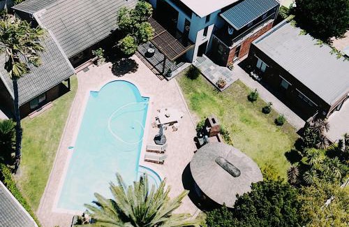 Tokai House | Inviting 9 Windsor House: Oceanfront Bliss with Pool Access