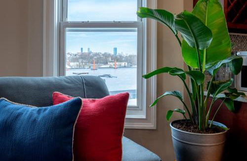 Dorchester Apartment | Discover 90-Boston: Convenient Apartment for Families & Pets