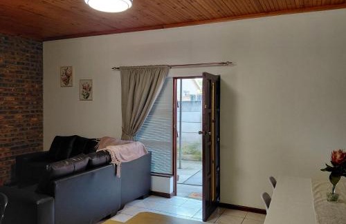 Uitenhage Apartment | 90 at Aalwyn Drive