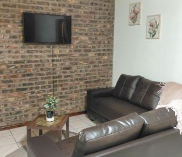 Uitenhage Apartment | 90 at Aalwyn Drive