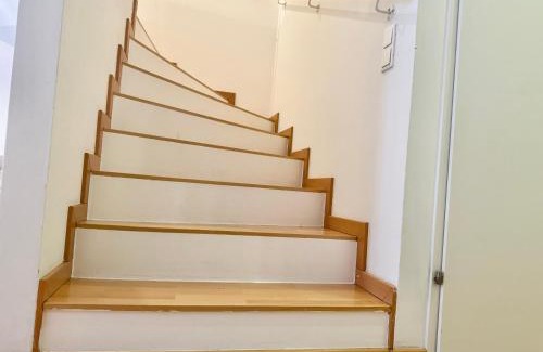Kaisermuhlen Apartment | 90 m2 Donau City Maisonette with Free Parking