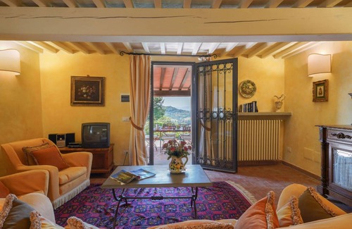 Dicomano House | Spacious 90 m² House with Private Pool for 4 Guests