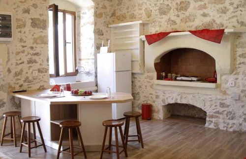 Symi House | Cozy 2-Bedroom House for Up to 4 Guests