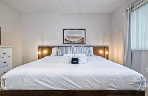 Carlsbad Village Apartment | Superb Location: Steps to Beach & Dining with Ocean View