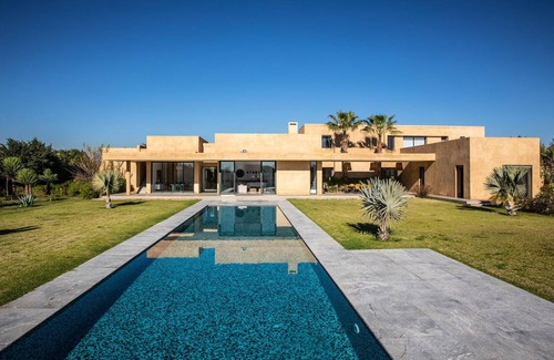 Annakhil Villa | Inviting 6-Bedroom Villa with Private Pool for 12 Guests