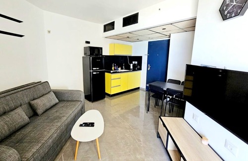 Bat Yam Apartment | Inviting Apartments with Panoramic Sea Views for Families