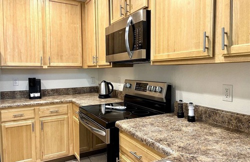 Calabria Apartment | Relaxing 9055 Resort Gem Condo with Pool & Lake Views