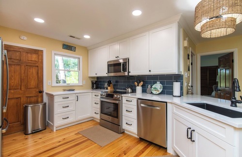 Ocean Ridge Cottage | 907 Shelter Cove: Lagoon-View Cottage in Gated Community