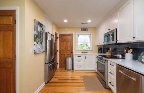 Ocean Ridge Cottage | 907 Shelter Cove: Lagoon-View Cottage in Gated Community