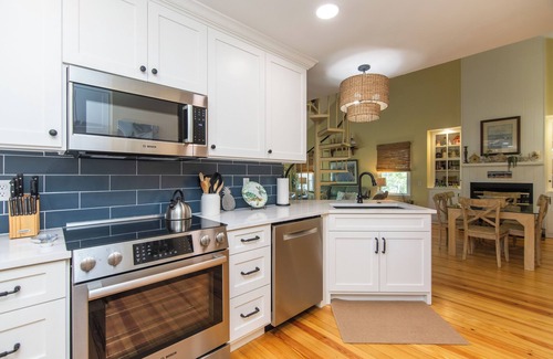 Ocean Ridge Cottage | 907 Shelter Cove: Lagoon-View Cottage in Gated Community