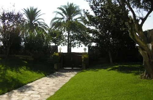 Sant Vicenc de Montalt Apartment | Beachfront Apartment with Scenic Ocean Views and Pool