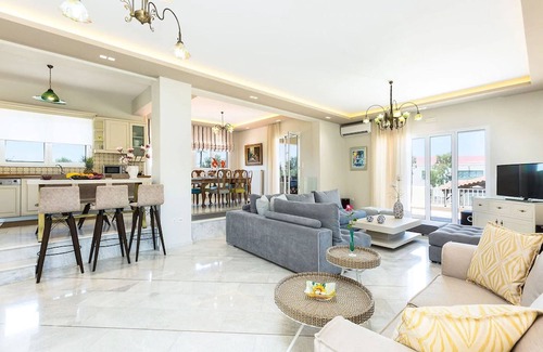 Houdetsi Villa | Experience Ultimate Fun with Pool, Sports & Ocean Views