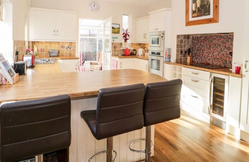 Rhos on Sea House | Family-Friendly Retreat with Garden in Rhos-On-Sea