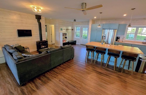 Whitefield House | Experience Lake Vibes and Breathtaking Views in the White Mountains