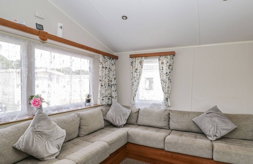 Netley House | 92 SOLENT BREEZES, pet friendly, character holiday cottage in Warsash