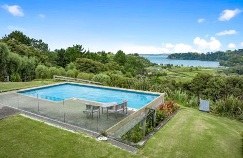 Tawharanui House | Family-Friendly 923 Takatu Holiday Home with Pool Access