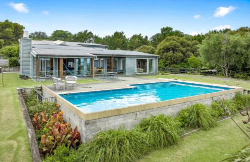 Tawharanui House | Family-Friendly 923 Takatu Holiday Home with Pool Access