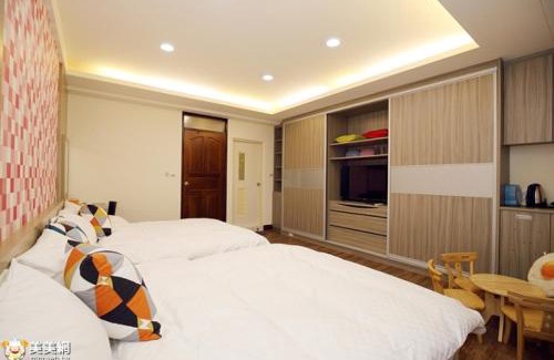 Zhushan House | Guest Rated: 10/10 at 93 Street House with Family Amenities