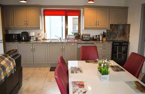 Doolin Apartment | Spacious 3-Bedroom Apartment with Fireplace for 6 Guests