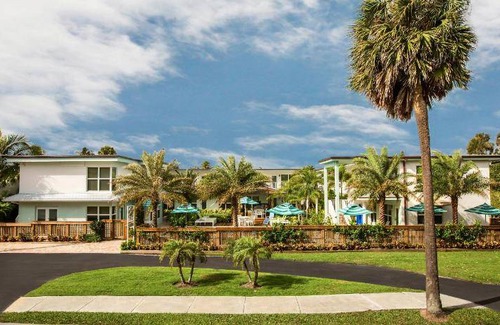 Ocean Ridge House | Spacious 2-Bedroom Motel for 6 Guests with Pool Access