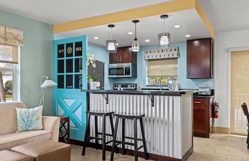 Ocean Ridge House | Spacious 2-Bedroom Motel for 6 Guests with Pool Access