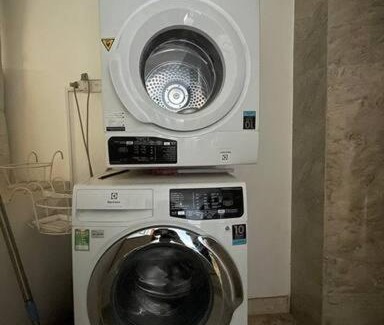 Nhat Tan Apartment | Top-Rated 93 Trịnh Công Sơn Home with Wheelchair Access