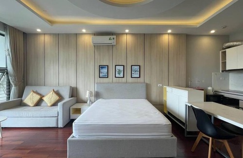 Nhat Tan Apartment | Top-Rated 93 Trịnh Công Sơn Home with Wheelchair Access