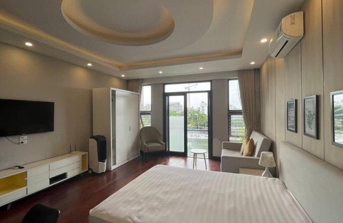 Nhat Tan Apartment | Top-Rated 93 Trịnh Công Sơn Home with Wheelchair Access