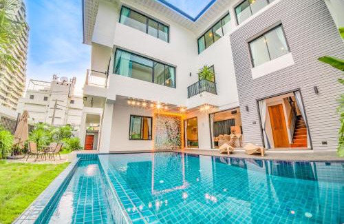 Khlong Tan Nuea Villa | Discover 944summer villa in Central Bangkok with Pool & View