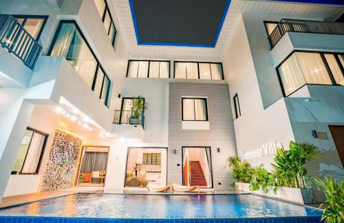 Khlong Tan Nuea Villa | Discover 944summer villa in Central Bangkok with Pool & View