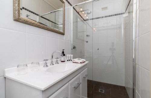 Wagga Wagga Apartment | Premier 94Best Apartments with Pool and High Guest Ratings