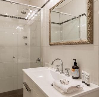 Wagga Wagga Apartment | Premier 94Best Apartments with Pool and High Guest Ratings