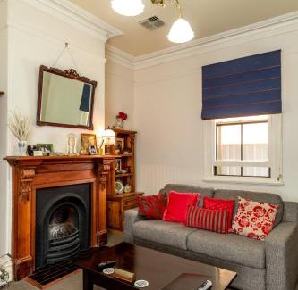 Wagga Wagga Apartment | Premier 94Best Apartments with Pool and High Guest Ratings