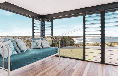 Evans Head House | Mesmerizing Pacific Ocean Views with Poolside Relaxation