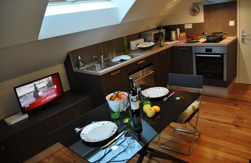 Aix-les-Bains Apartment | Beau T1: Exceptional Stay with Pool and Lake View Awaits
