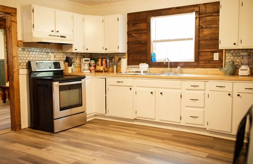 Sharpsburg House | 9511 Compressor Rd, Chesterhill, OH - Peaceful oasis with 3 bedrooms with free wifi