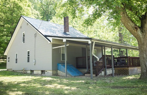 Sharpsburg House | 9511 Compressor Rd, Chesterhill, OH - Peaceful oasis with 3 bedrooms with free wifi