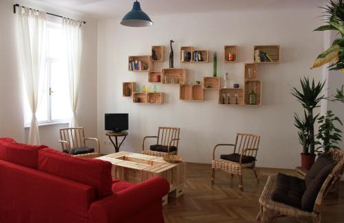 Josefstadt Apartment | Spacious 95m² Apartment Tunnel: Pet Friendly & Family Ready