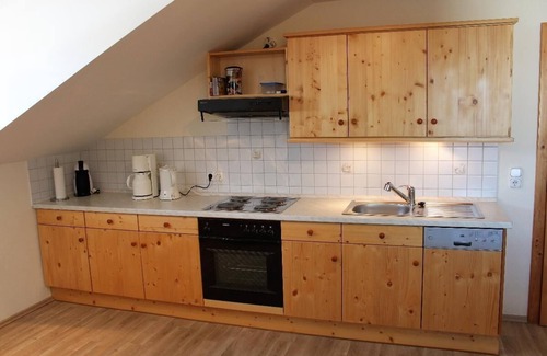 St. Oswald Apartment | Spacious 95qm Getaway with Balcony, Kitchen & Breakfast
