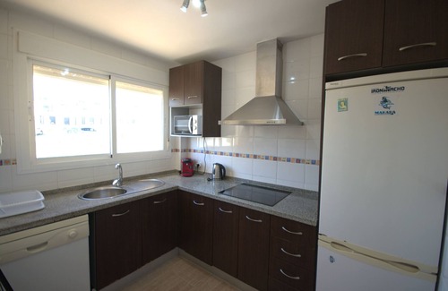 Tarifa Ski Chalet | Explore Casa Tarik: Pet-Friendly Retreat with Spa & Breakfast