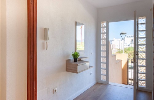 Tarifa Ski Chalet | Explore Casa Tarik: Pet-Friendly Retreat with Spa & Breakfast