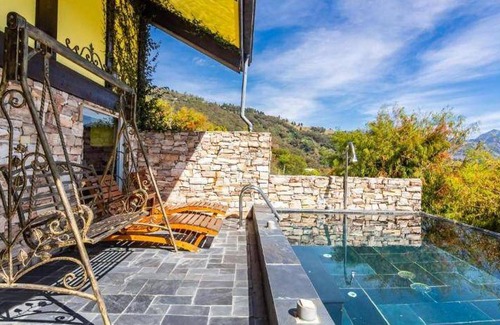 Ren'ai Bed & Breakfast | Spacious Bed and Breakfast with Restaurant & Kitchen Access