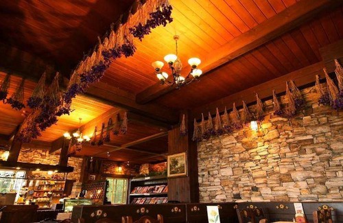 Ren'ai Bed & Breakfast | Spacious Bed and Breakfast with Restaurant & Kitchen Access