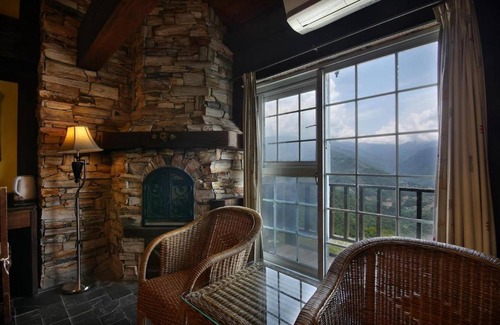Ren'ai Bed & Breakfast | Spacious Bed and Breakfast with Restaurant & Kitchen Access