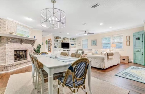 Fernandina Beach House | Pet-Friendly Piney Island House: Ideal for Families & Groups